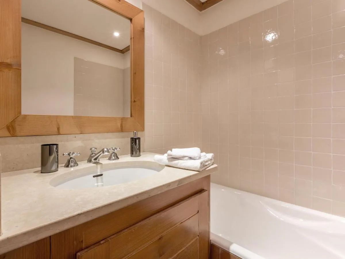 Apartment Appartement Elegant Avec Wifi, Terrasse Et Parking Couvert A Val-D'Isere, Proche Des Pistes - Fr-1-694-100
